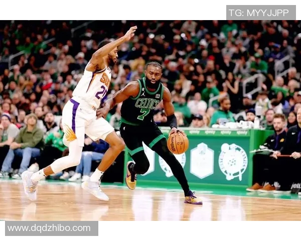 杰伦布朗分享全队胜利喜悦强调持续学习与进步的重要性 杰伦布朗分享全队胜利喜悦强调持续学习与进步的重要性