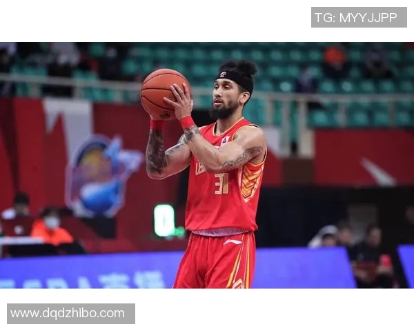 布克创历史新高前八场场均30分5助攻命中率超五成三分命中率达四成